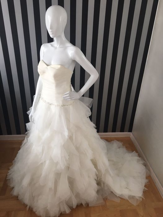 Suknia ślubna z trenem