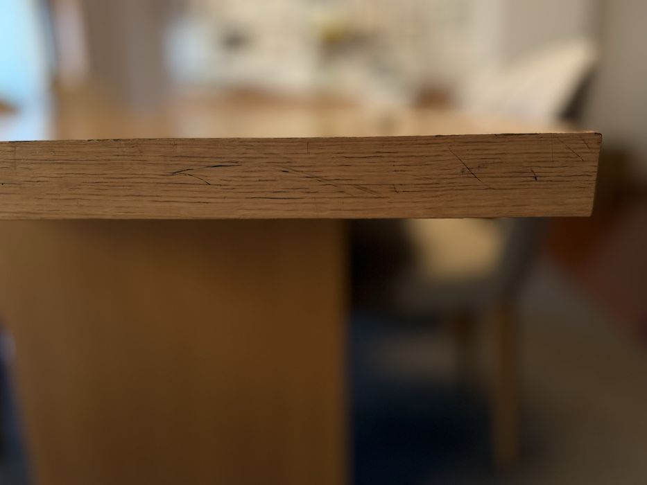 Mesa de Madeira Maciça + Cadeiras