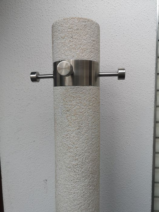 Cabide em inox impecável
