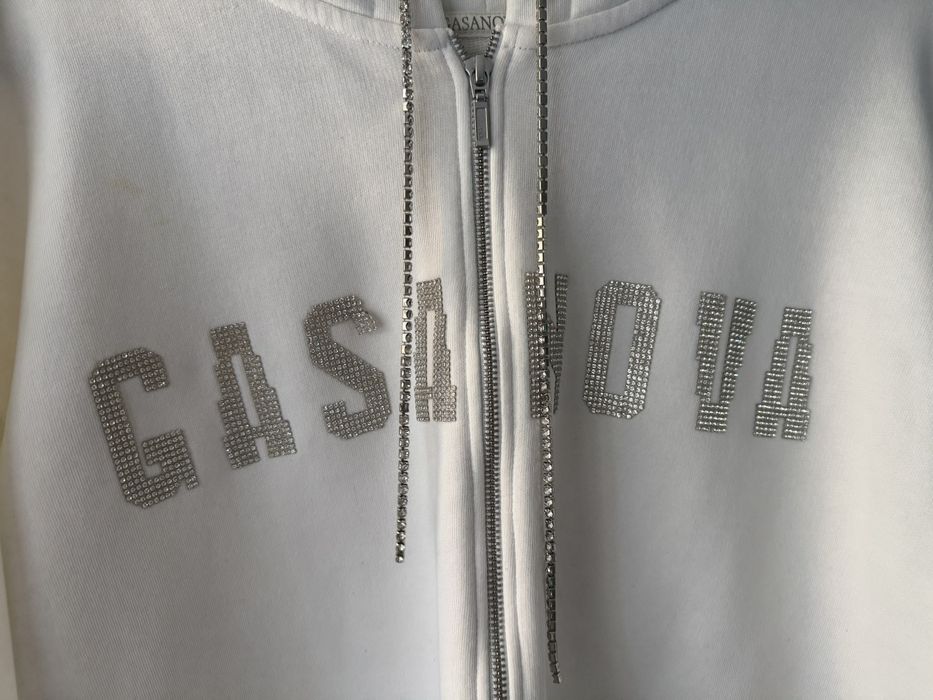 Худі GASANOVA зі стразами.