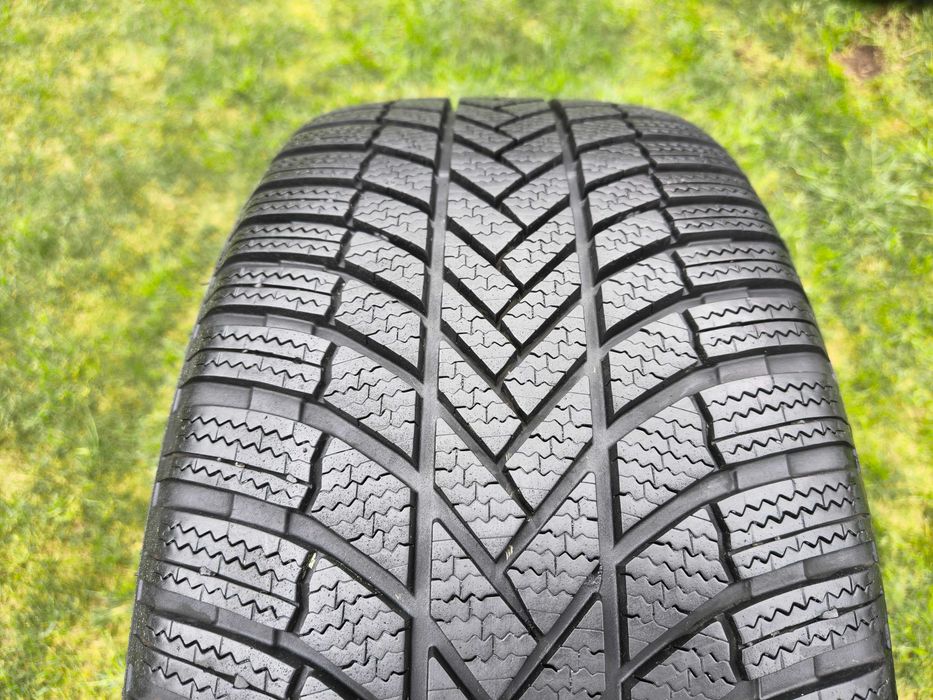 opona 245/45/18 Bridgestone Blizzak LM005 1 sztuka 7,5mm 2023