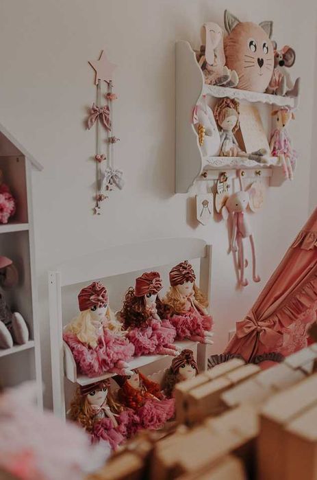 Półka biała do pokoju dziecka