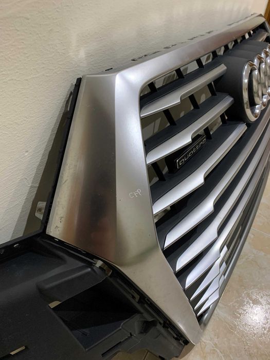 Audi Q7 Grelha 4M