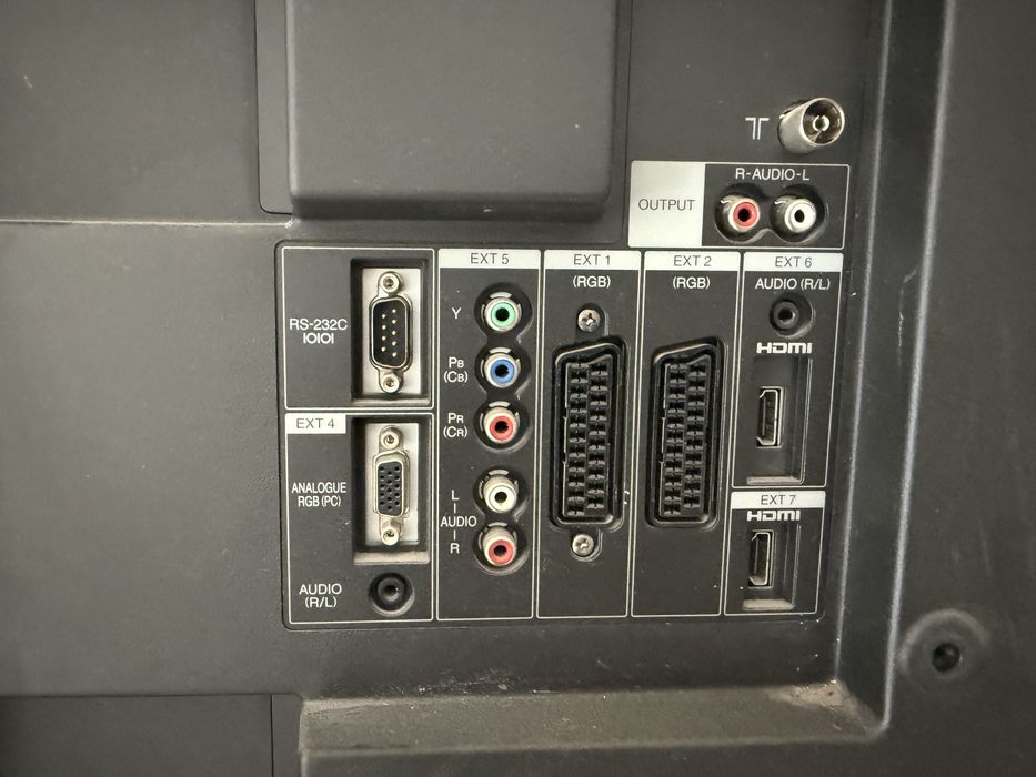 Телевізор Sharp Aqous 32”