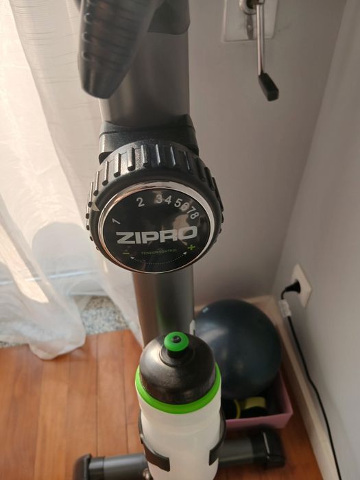 Bicicleta estática da marca Zipro