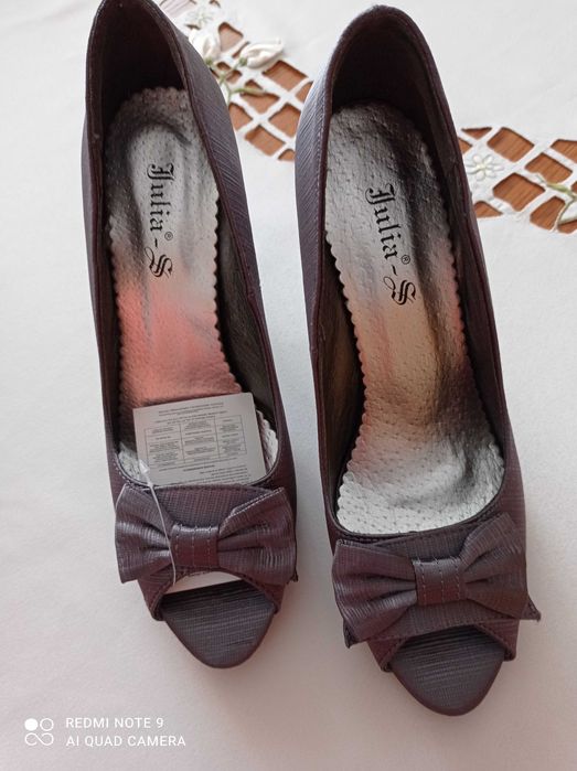 Buty nowe na szpilce.