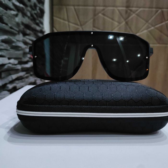 Nowe okulary z etui przeciwsłoneczne