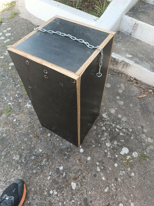 Ninho para pássaros grandes em ótimo estado nunca usado