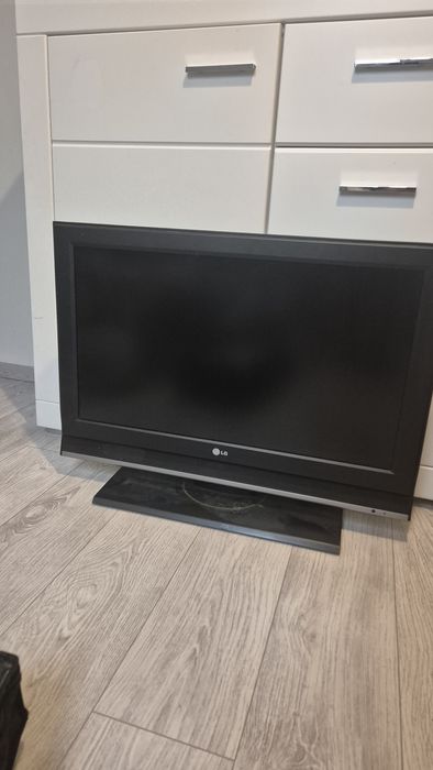 telewizor LG gruba ramka