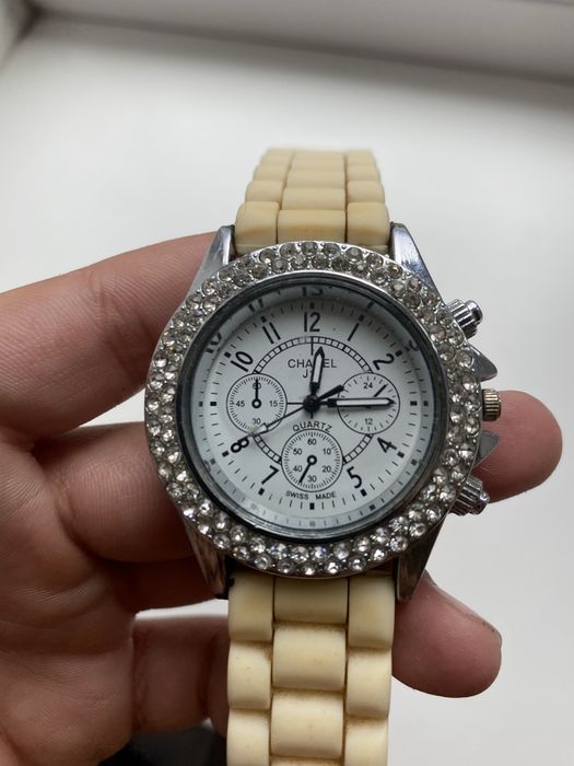 Стильний жіночий годинник Chanel J12