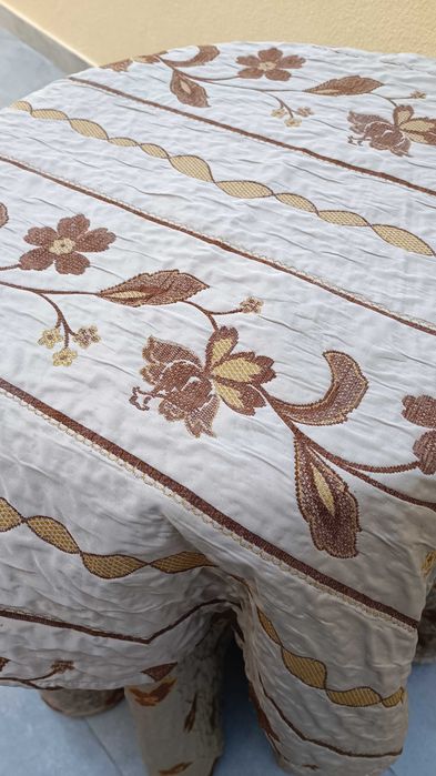 Mesa de Apoio Redonda em Madeira + Capa (Oportunidade )