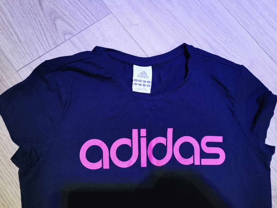 Czarna koszulka adidas