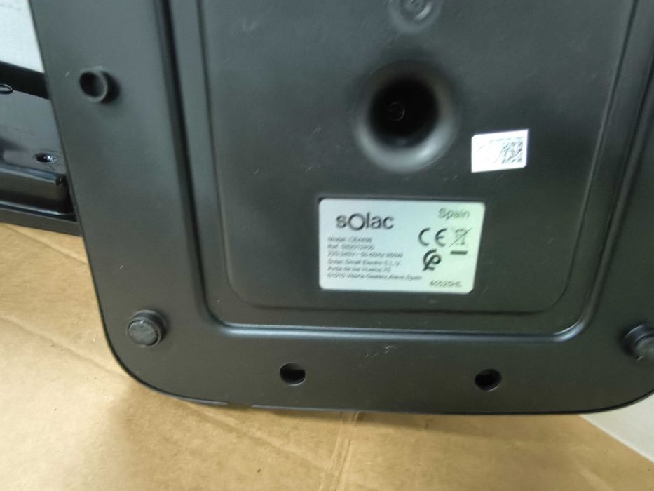 Kolbowy ekspres ciśnieniowy Solac  850 W czarny
