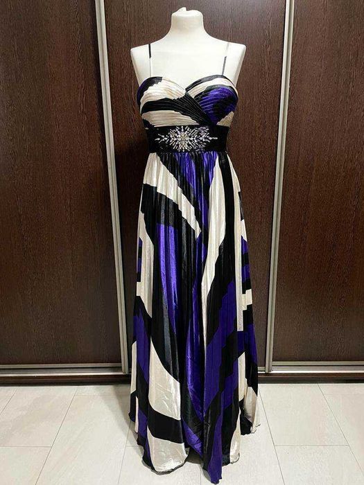 dluga elegancka suknia na ramiączka