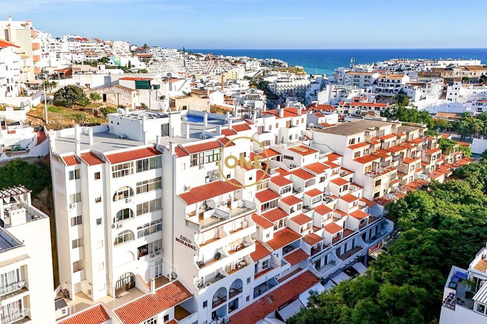 Ap. T0+1 Av. Liberdade nº 52, Albufeira, com piscina no rooftop e a 5