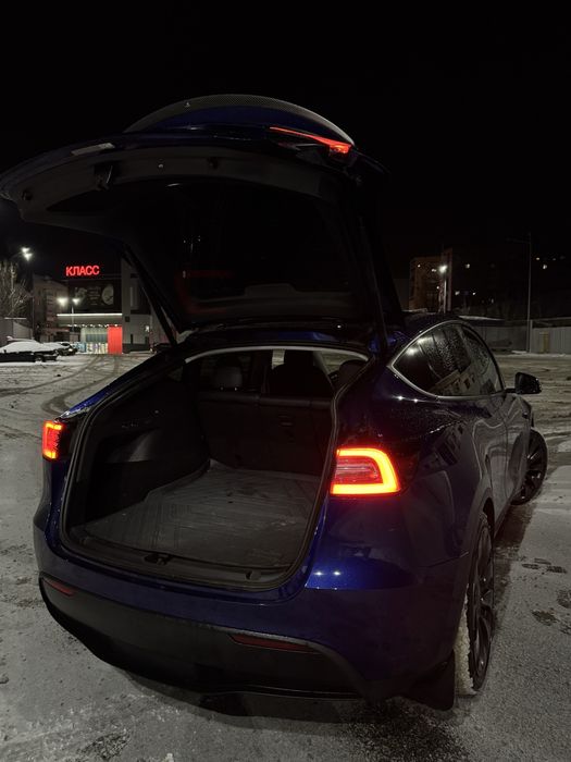 Tesla model Y Performance