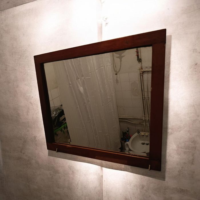 Espelho com Moldura em Madeira – Estilo Clássico