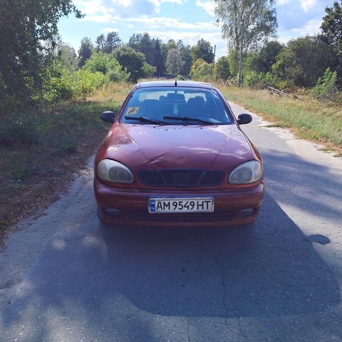 Ланос Автомобіль