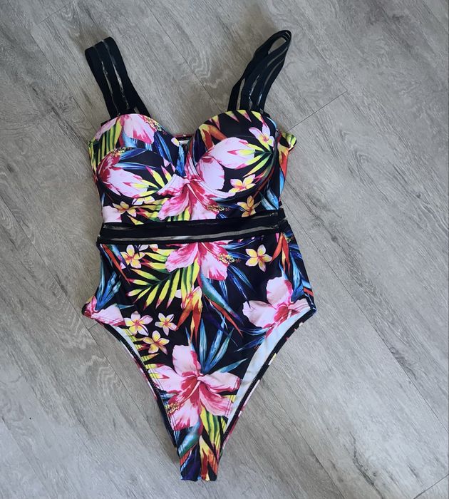 Суцільний купальник, розмір М