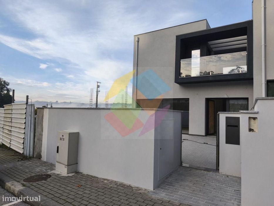 Moradia em Lobão, moderna, luminosa e pensada para o conforto da fam?