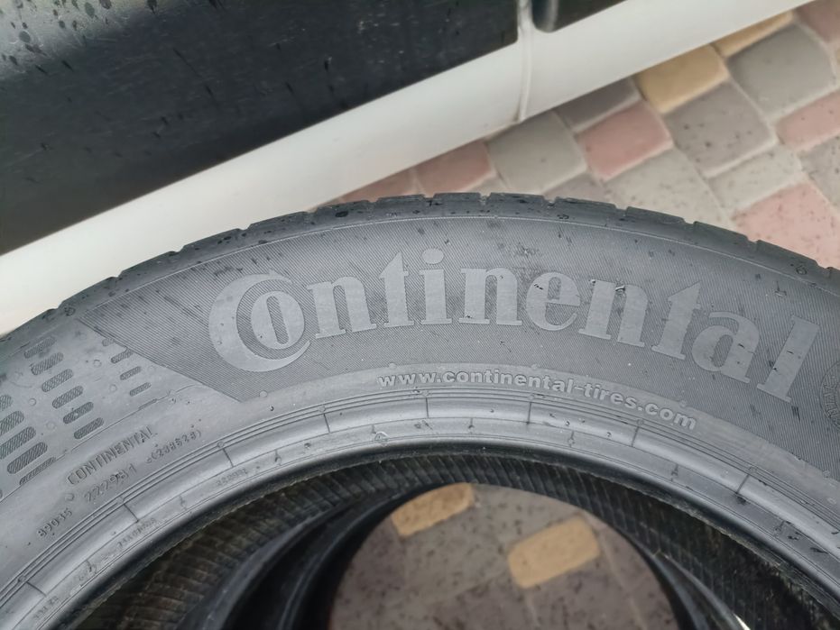 Continental 215/60 R17 шини літні комплект