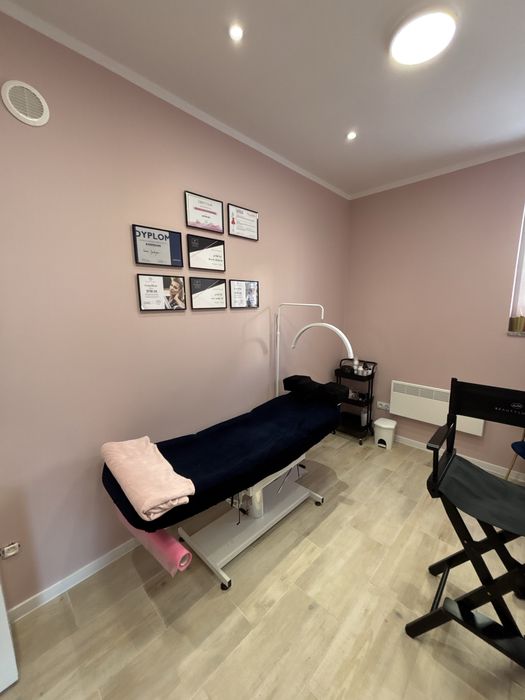 Wynajmę wyposażone stanowisko kosmetyczne