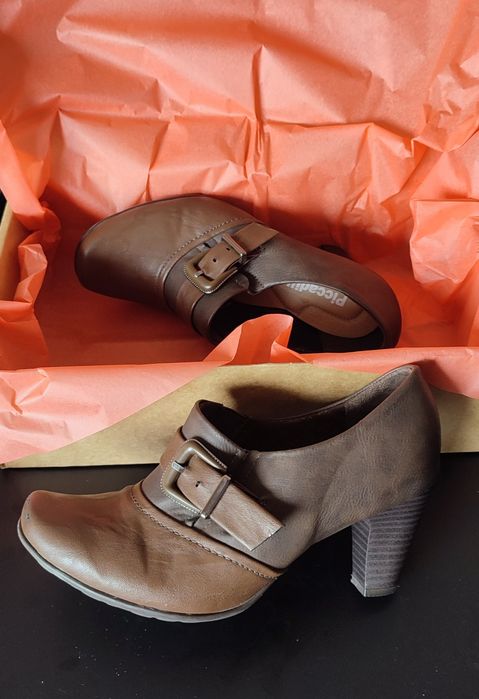 Sapatos Piccadilly originais em tom castanho, muito confortáveis e leves, com salto 7 cm, tamanho EU 36