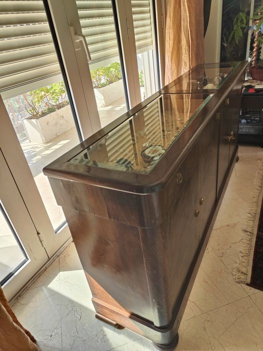 Móvel com vitrine