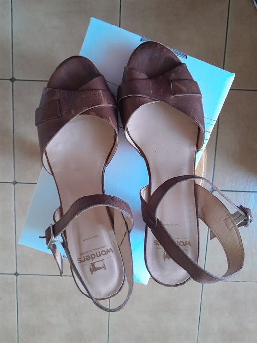 Skórzane damskie buty na obcasie na lato