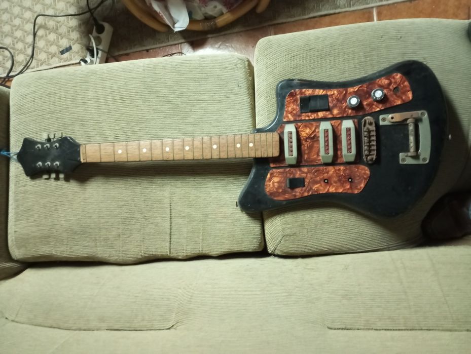 Guitarra elétrica rara russa