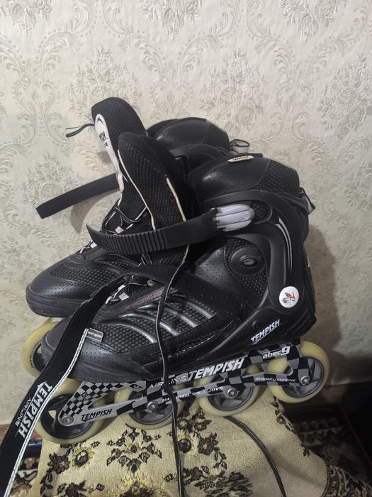 Продам роликовые коньки, с зашитой.