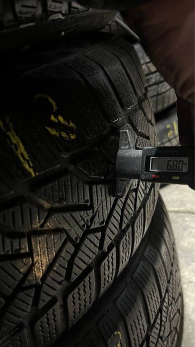 Пара зимової гуми 225/55/18 Uniroyal , 2021 року