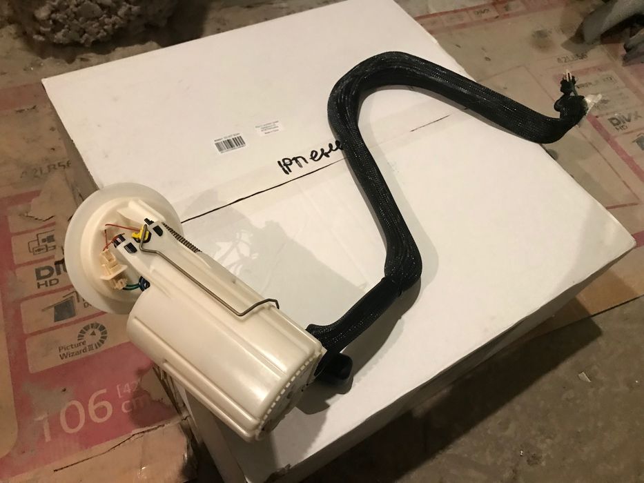 Продам бензонасос,BMW,з мотора N 62.Невеликий пробіг.