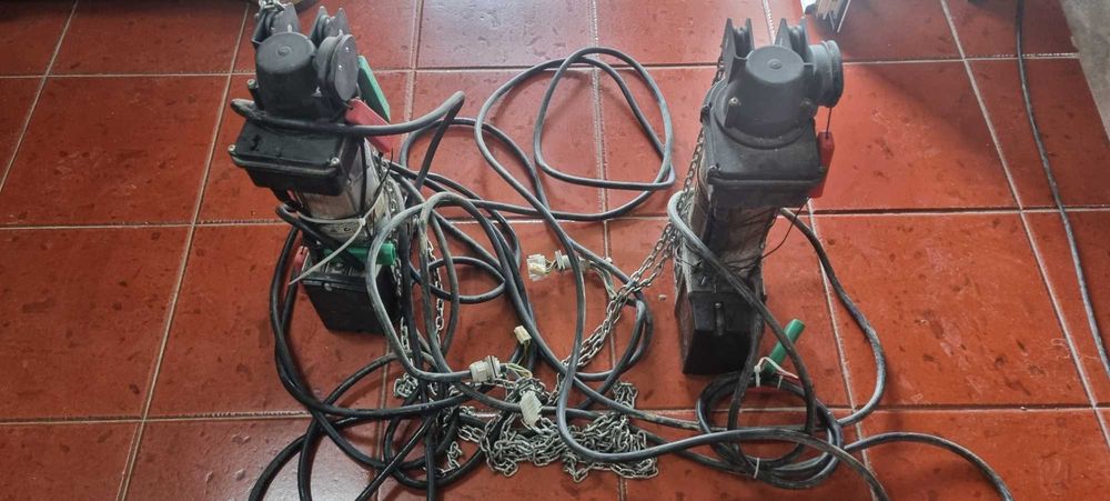 vendo 2 motores trifásicos parra  portao .200 euros cada
