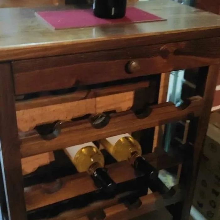 Garrafeira em madeira maciça com gaveta