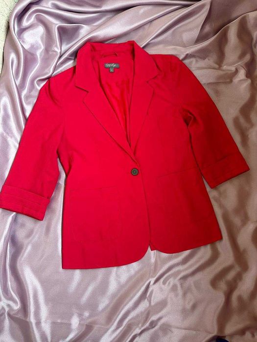 Яскравий рожевий піджак