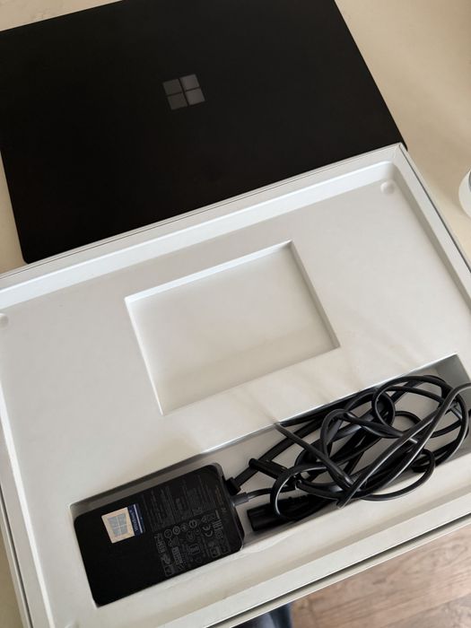 Microsoft surface laptop 4 (13.5” | Intel i5 | 8GB RAM| 512 GB SSD)