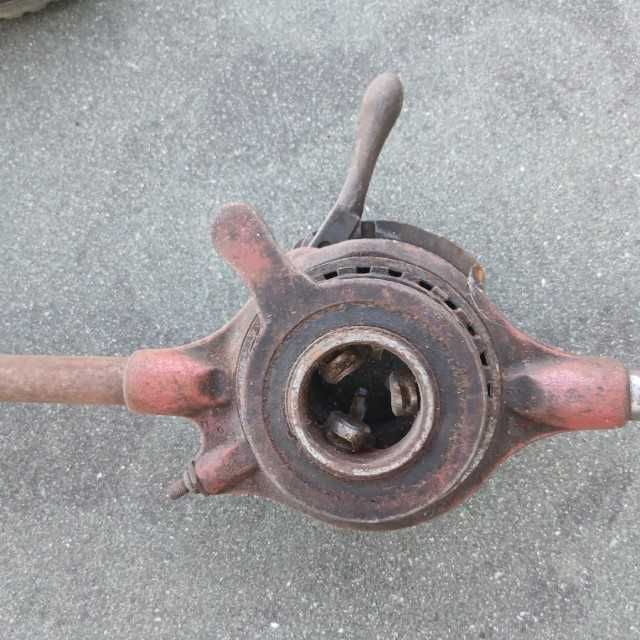 Atarraxa ajustável vários diâmetros antiga