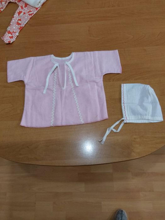 Niemowlęcy komplet dziergany sweterek, śpiochy, czapeczka 68-74 nowy