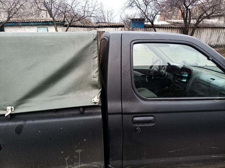 Нисан навара сів поїхав