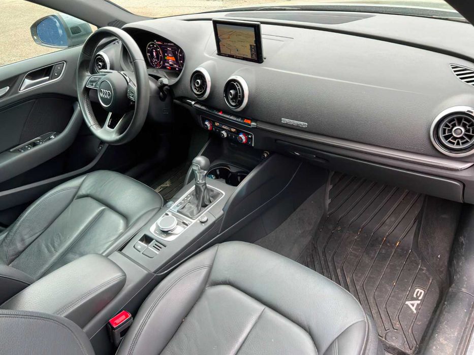 Audi A3 e-tron      2017