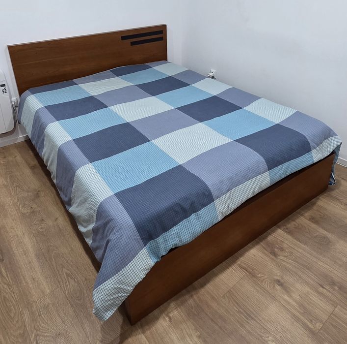 Vendo cama casal com 2 mesas cabeceiras