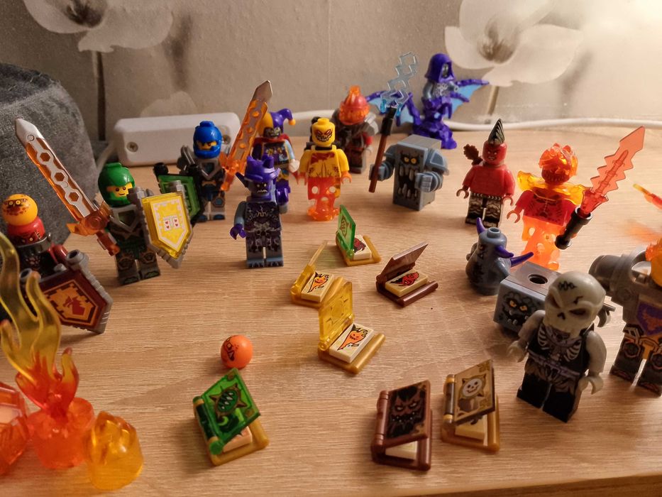 Лего фігурки різних серій