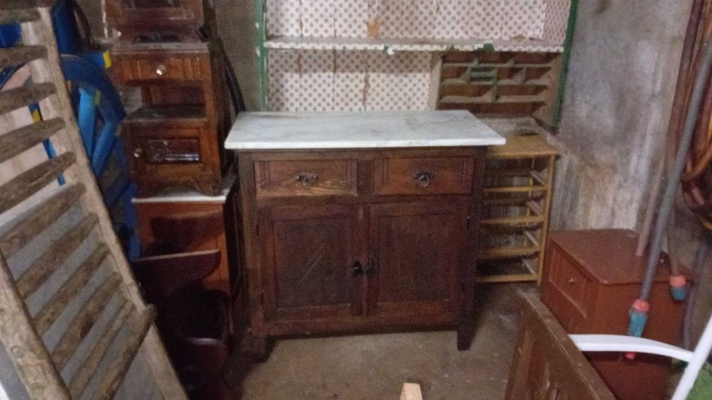 Movel aparafor antigo com pedra