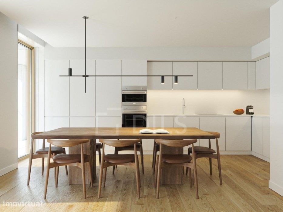 Apartamento T2 com área exterior em pleno centro da cidade do Porto.