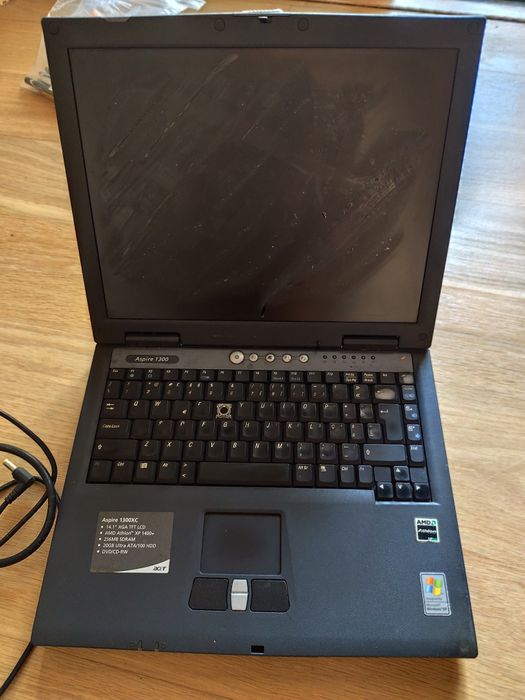 PC Acer para peças com carregador