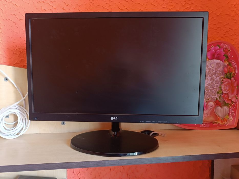 Продаю монитор LG 24MK400H-B 23.5" Full HD