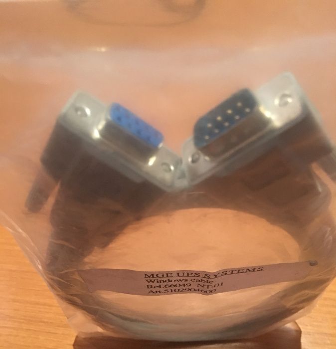 Cabo série MGE para UPS