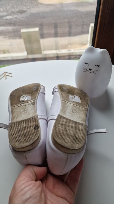Buty komunijne białe.