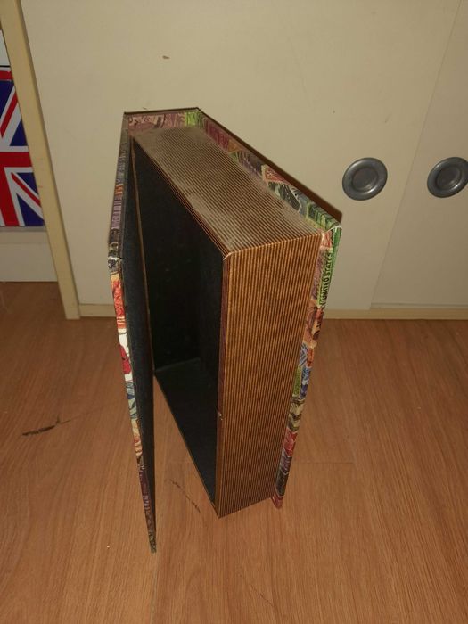 Caixa livros 2 tamanhos em madeira +tela pintada, tema Selos. Usadas como novas